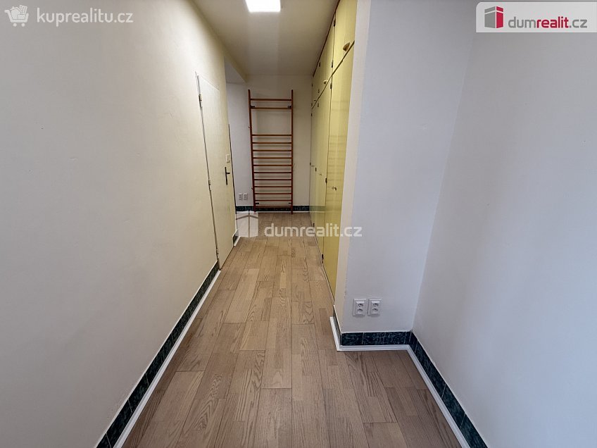 Pronájem bytu 3+kk 85 m^2 Žernovská, Praha 10 