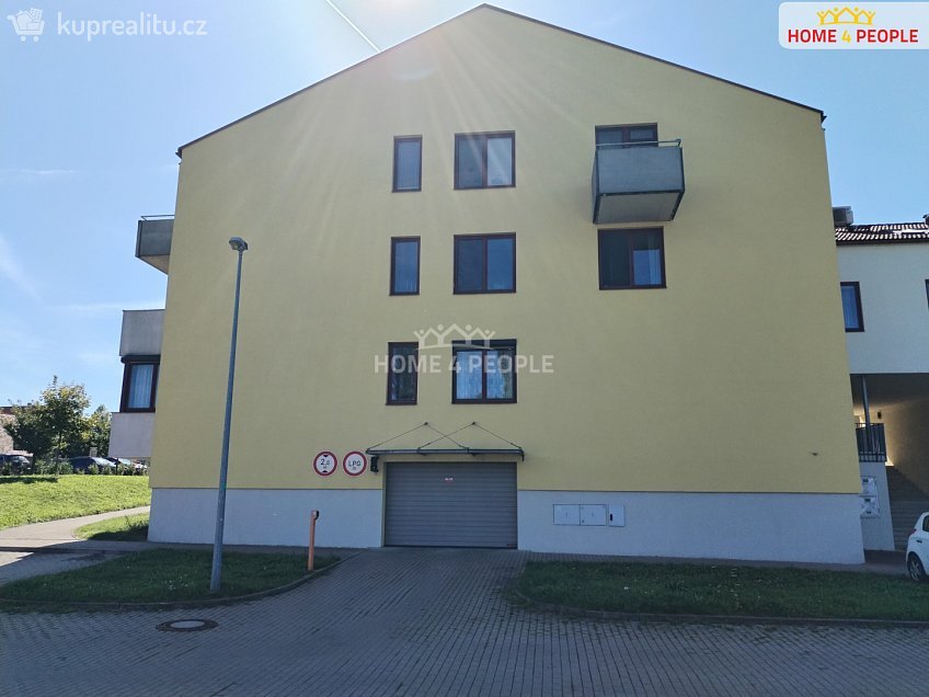 Prodej  garáže 14 m^2 Mladých Běchovic, Praha-Běchovice 