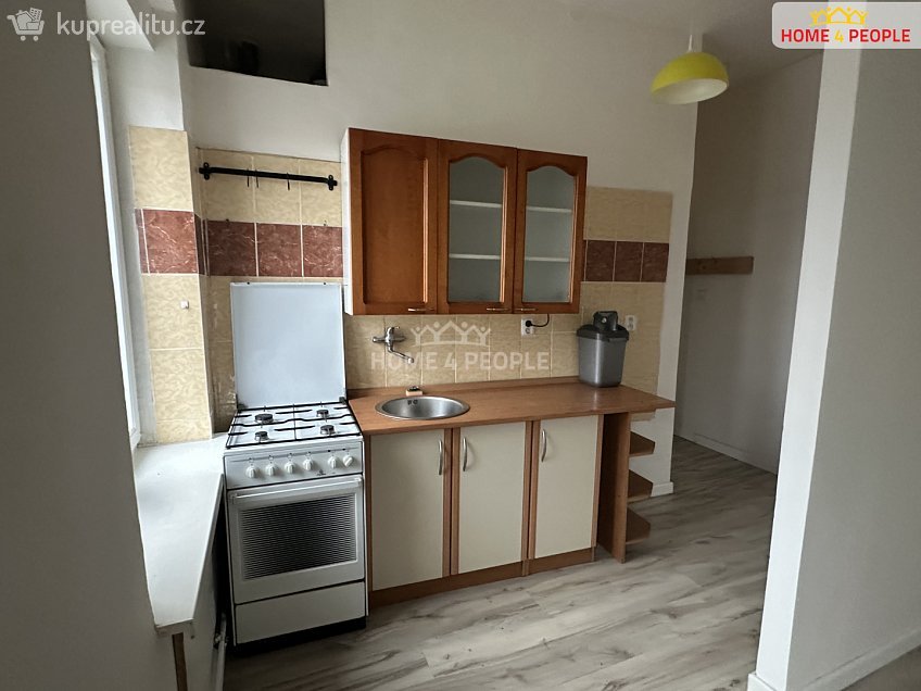 Pronájem bytu 1+1 28 m^2 Třebízského, Kladno 