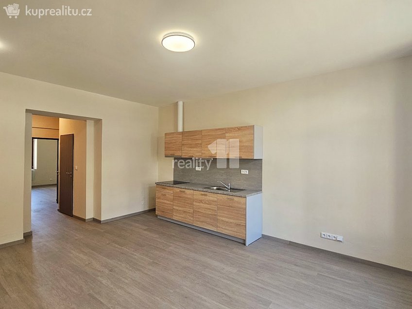 Pronájem bytu 2+kk 46 m^2 Školská, Kolín 
