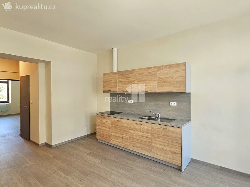 Pronájem bytu 2+kk 46 m^2 Školská, Kolín 