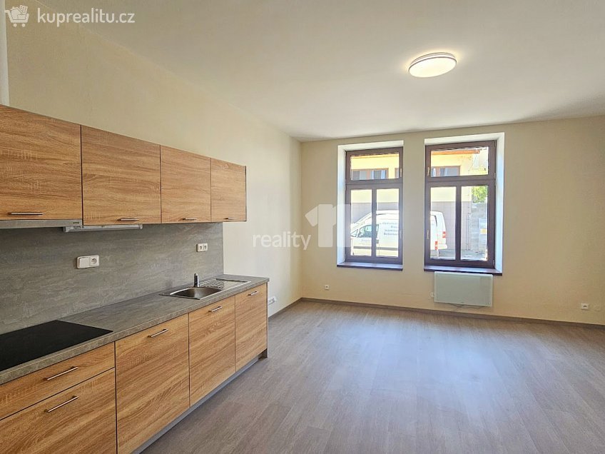 Pronájem bytu 2+kk 46 m^2 Školská, Kolín 
