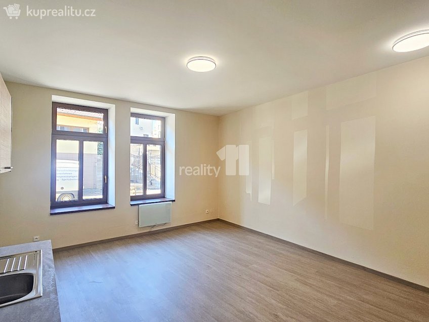 Pronájem bytu 2+kk 46 m^2 Školská, Kolín 