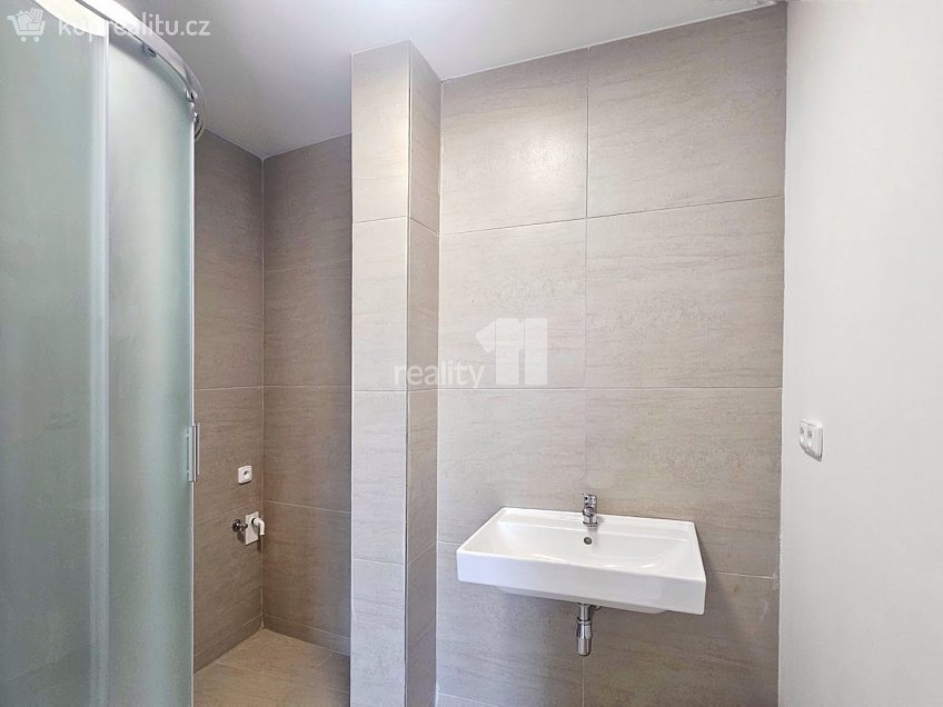 Pronájem bytu 2+kk 59 m^2 Školská, Kolín 