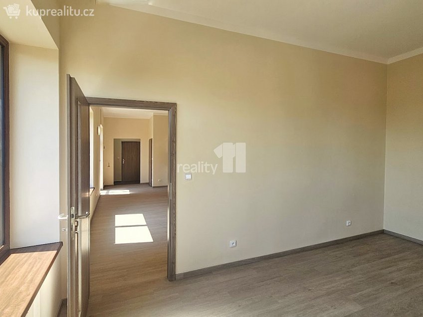 Pronájem bytu 2+kk 59 m^2 Školská, Kolín 