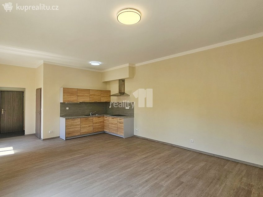 Pronájem bytu 2+kk 59 m^2 Školská, Kolín 