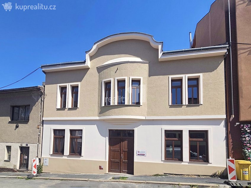Pronájem bytu 2+kk 59 m^2 Školská, Kolín 