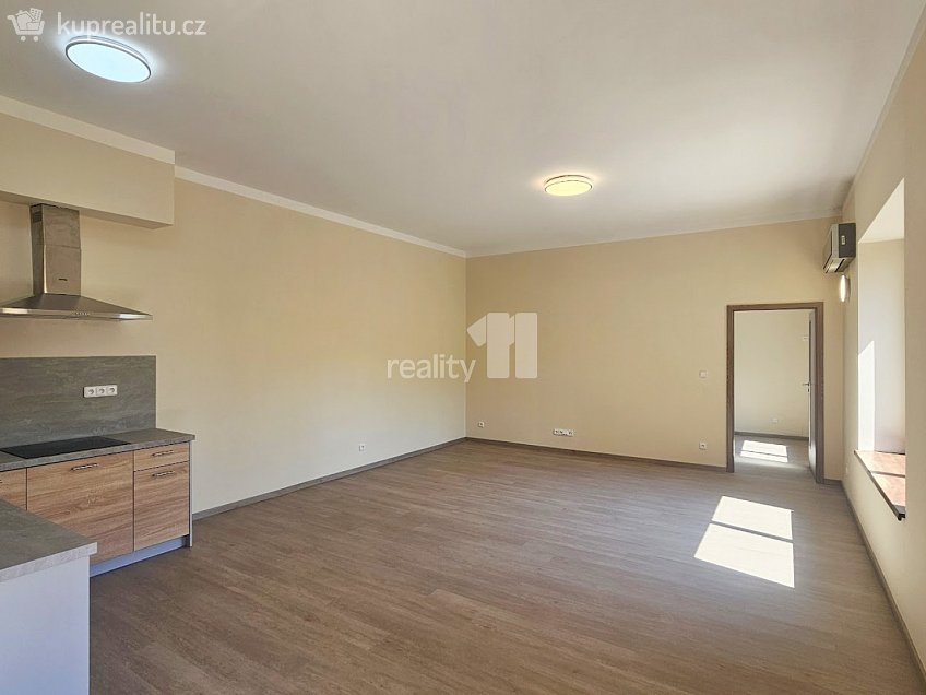 Pronájem bytu 2+kk 59 m^2 Školská, Kolín 