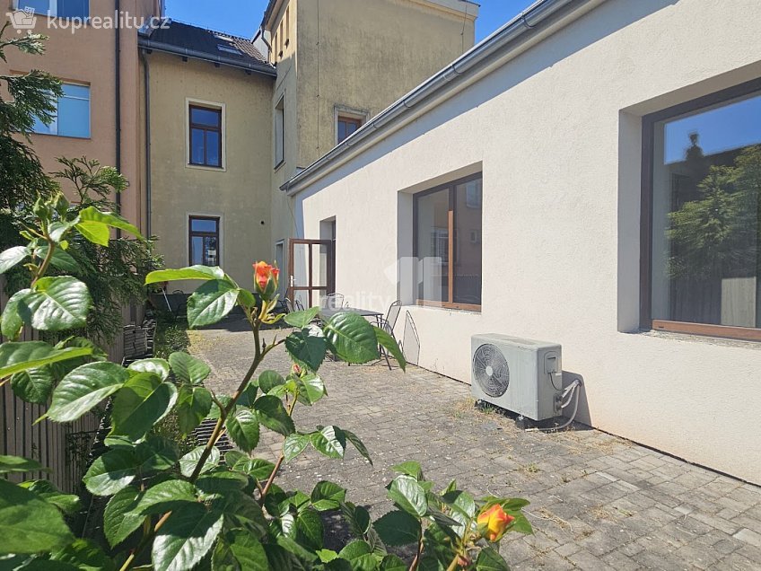 Pronájem bytu 2+kk 59 m^2 Školská, Kolín 