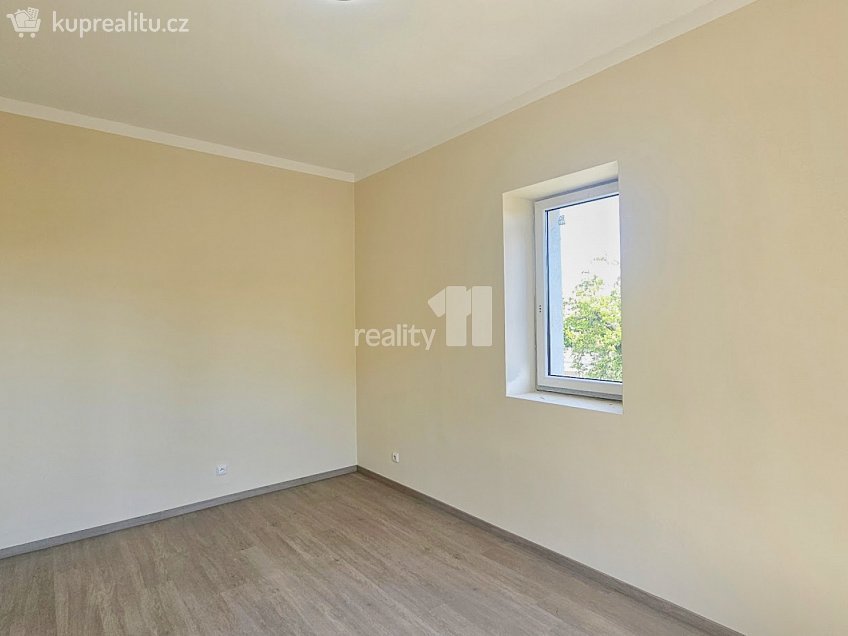 Pronájem bytu 2+kk 59 m^2 Školská, Kolín 