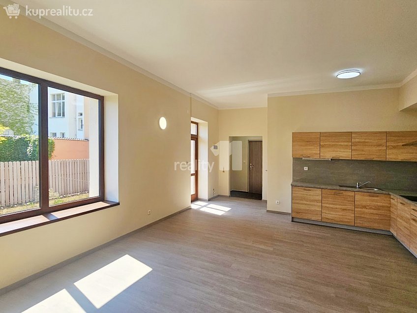 Pronájem bytu 2+kk 59 m^2 Školská, Kolín 