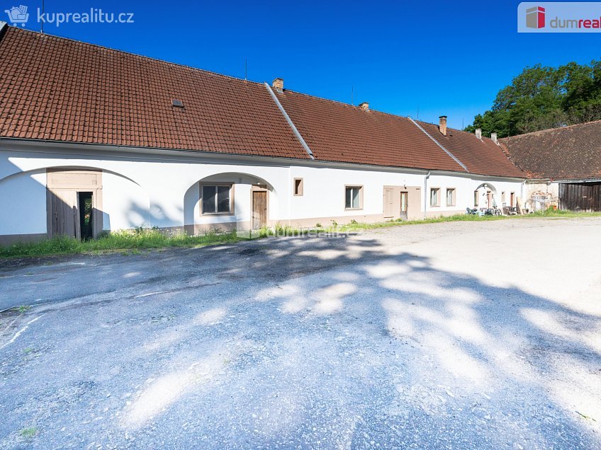 Prodej  rodinného domu 1111 m^2 Hrdějovice, Hrdějovice 