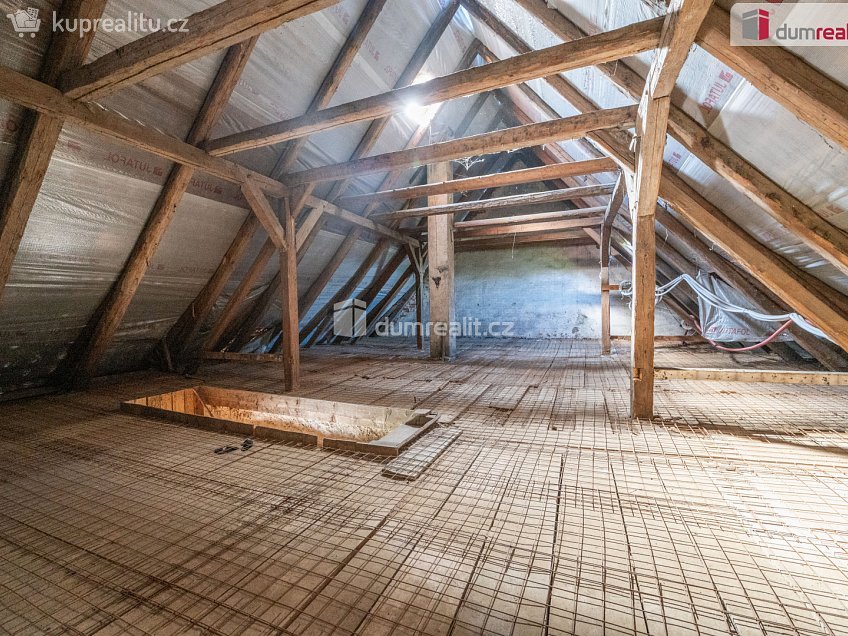 Prodej  rodinného domu 1111 m^2 Hrdějovice, Hrdějovice 