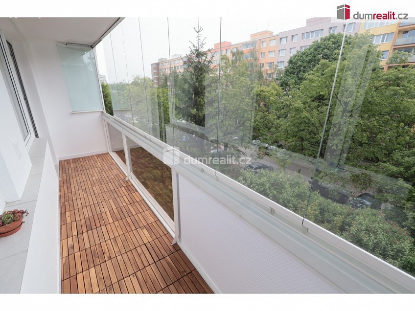 Pronájem bytu 2+kk 60 m^2 Veltruská, Praha 9 