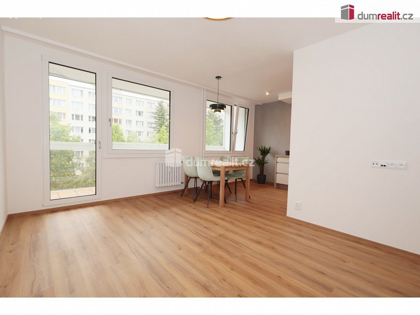 Pronájem bytu 2+kk 60 m^2 Veltruská, Praha 9 