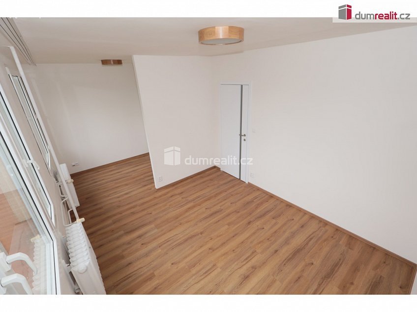 Pronájem bytu 2+kk 60 m^2 Veltruská, Praha 9 