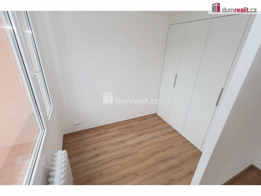 Pronájem bytu 2+kk 60 m^2 Veltruská, Praha 9 