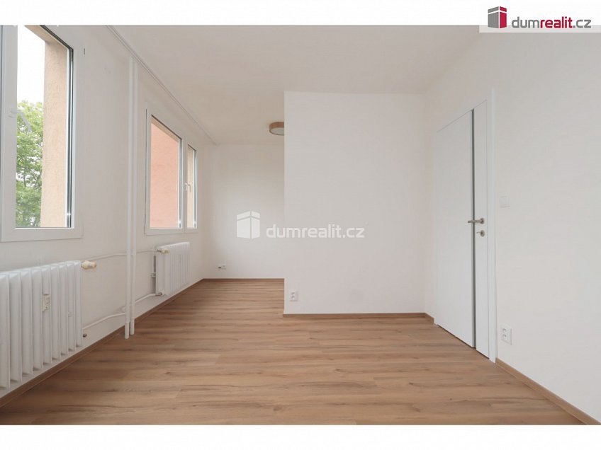 Pronájem bytu 2+kk 60 m^2 Veltruská, Praha 9 