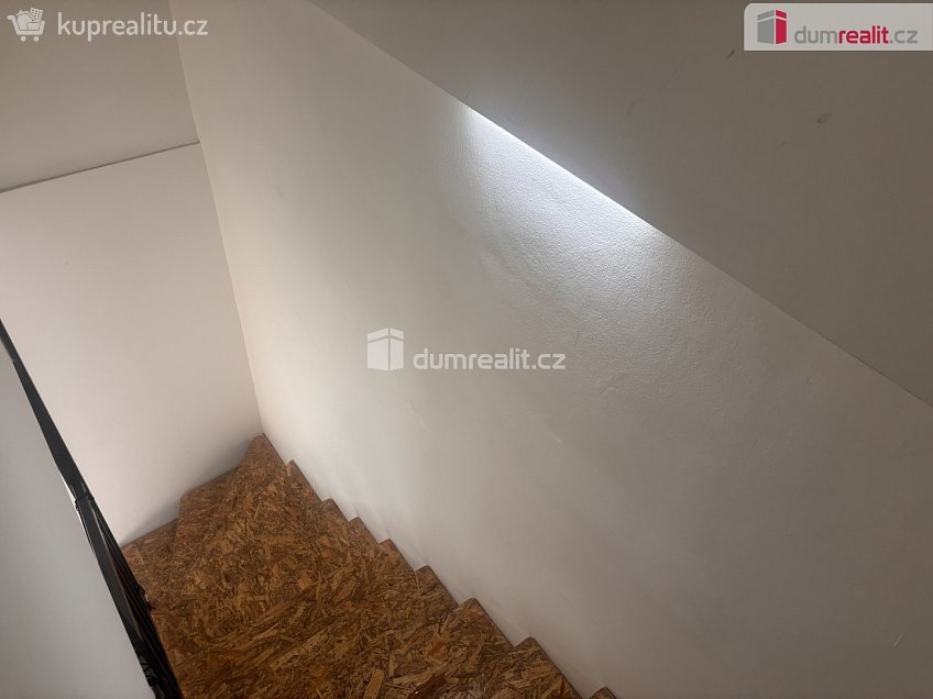 Pronájem bytu atypický 14 m^2 Podnikatelská, Praha-Běchovice 