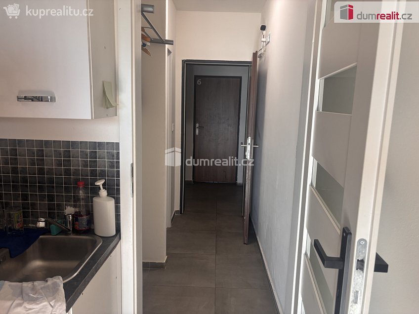 Pronájem bytu atypický 14 m^2 Podnikatelská, Praha-Běchovice 