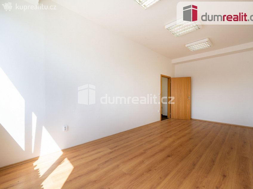Pronájem  kanceláře 30 m^2 Novohradská, České Budějovice 