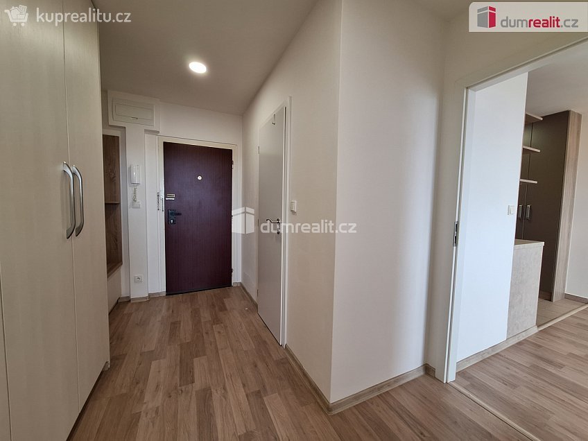 Prodej bytu 2+kk 42 m^2 Konstantinova, Praha 11 