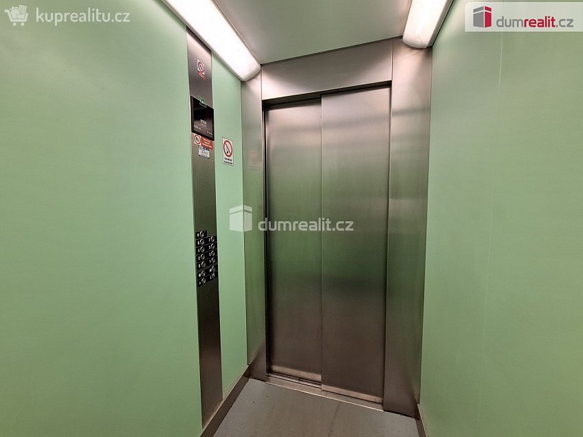 Prodej bytu 2+kk 42 m^2 Konstantinova, Praha 11 