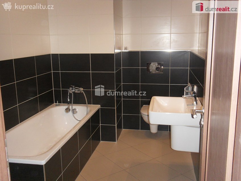 Pronájem bytu 2+kk 52 m^2 Zakšínská, Praha 9 