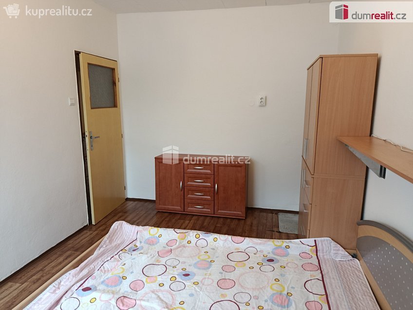 Pronájem bytu 2+kk 56 m^2 Toužimská, Praha 19 