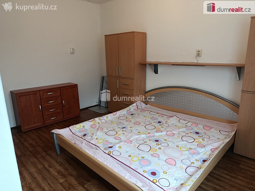 Pronájem bytu 2+kk 56 m^2 Toužimská, Praha 19 