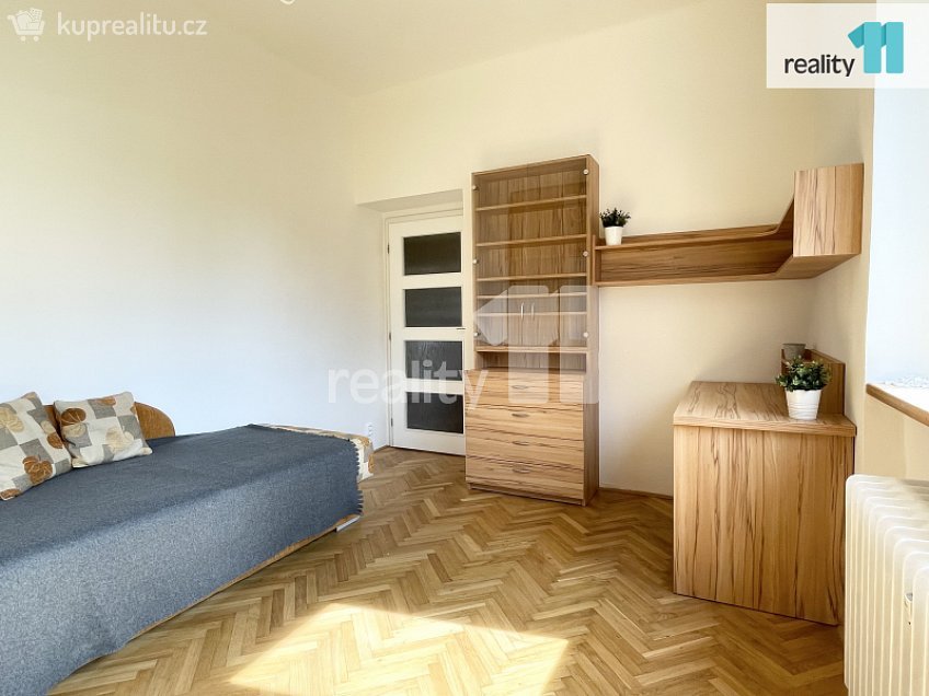 Pronájem bytu 3+1 93 m^2 Biskupcova, Praha 3 