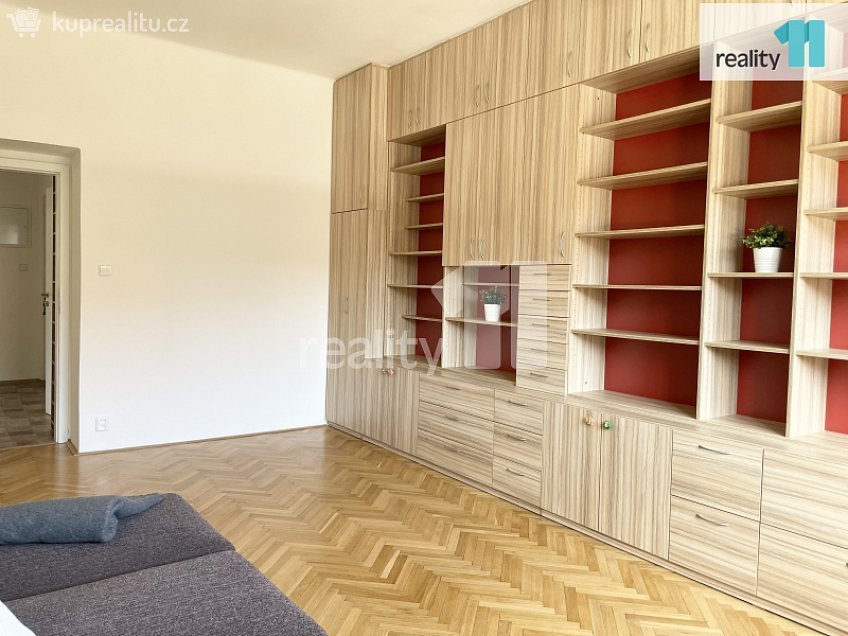 Pronájem bytu 3+1 93 m^2 Biskupcova, Praha 3 
