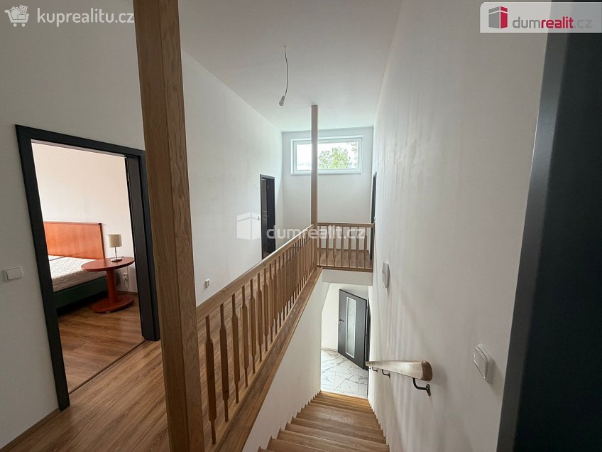 Pronájem  rodinného domu 160 m^2 U Moštárny, Velká Hleďsebe 