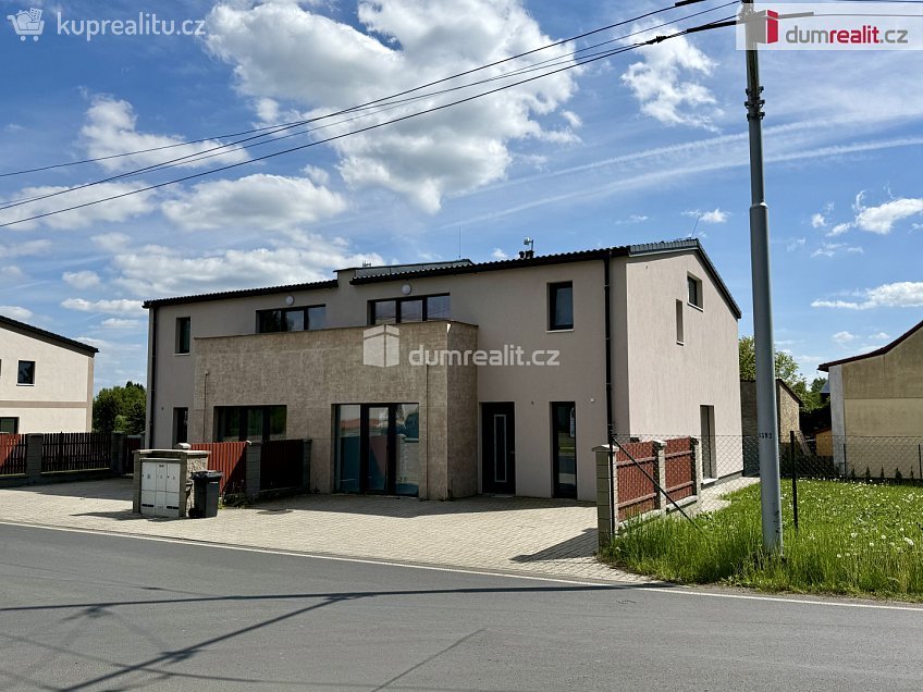 Pronájem  rodinného domu 160 m^2 U Moštárny, Velká Hleďsebe 