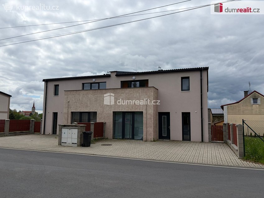 Pronájem  rodinného domu 160 m^2 U Moštárny, Velká Hleďsebe 