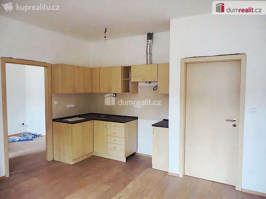Pronájem bytu 2+kk 45 m^2 V chaloupkách, Praha 14 
