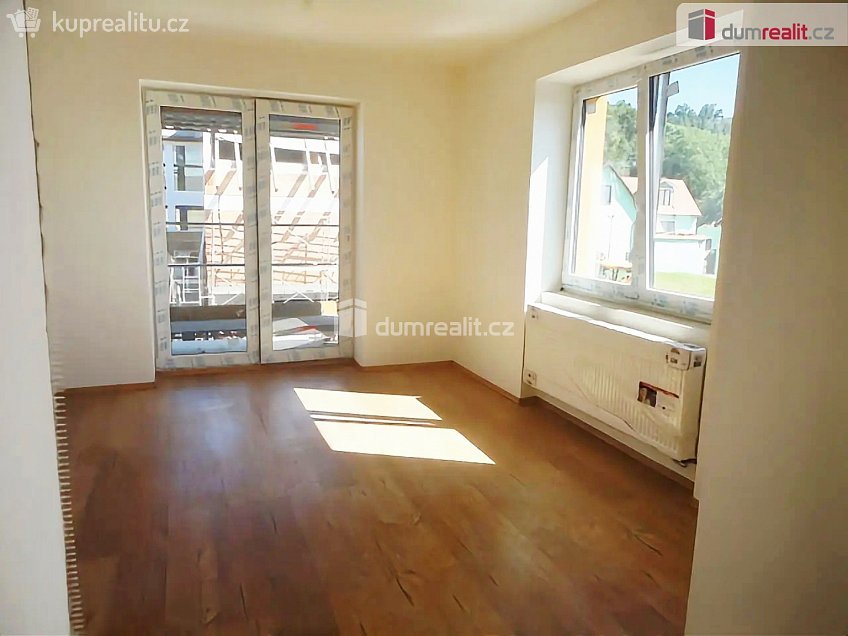 Pronájem bytu 2+kk 45 m^2 V chaloupkách, Praha 14 