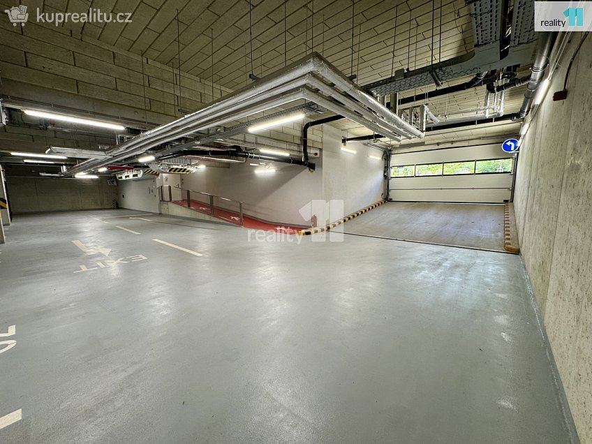 Pronájem  garáže 20 m^2 Starokošířská, Praha 5 