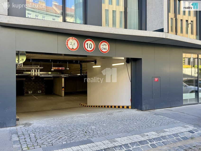 Pronájem  garáže 20 m^2 Starokošířská, Praha 5 
