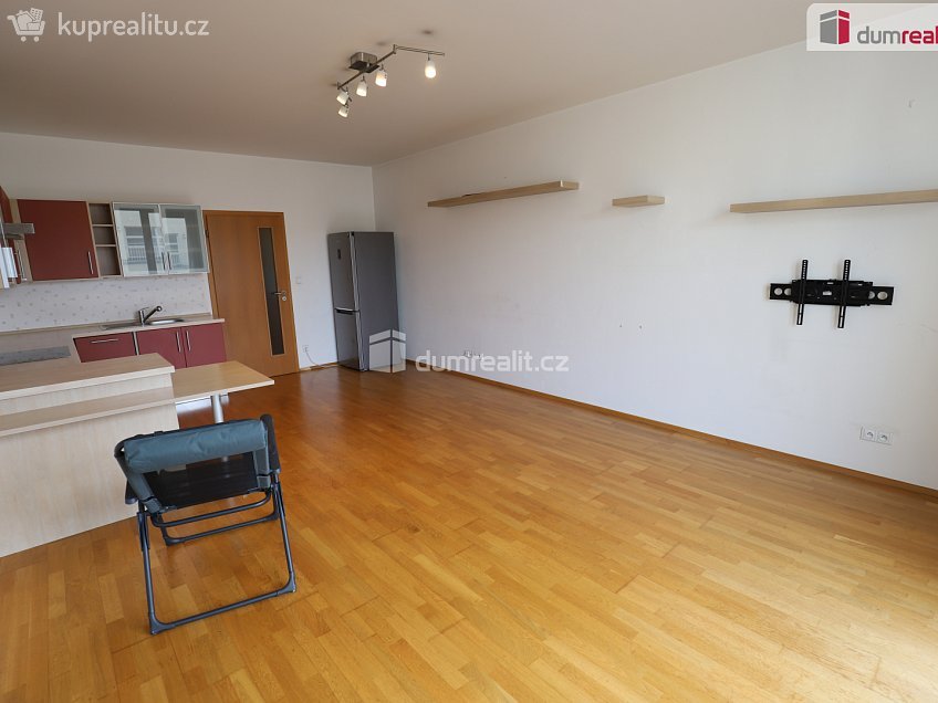Pronájem bytu 2+kk 60 m^2 Jeseniova, Praha 3 