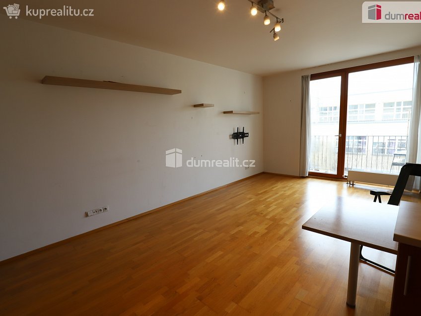 Pronájem bytu 2+kk 60 m^2 Jeseniova, Praha 3 