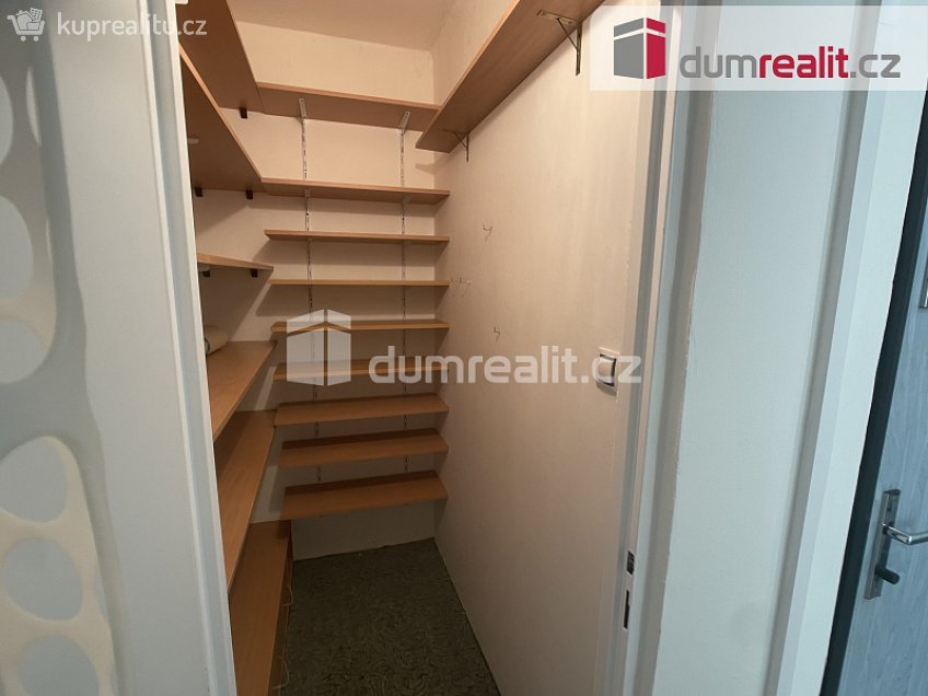 Pronájem bytu 4+1 85 m^2 Ve Smyčce, Ústí nad Labem 