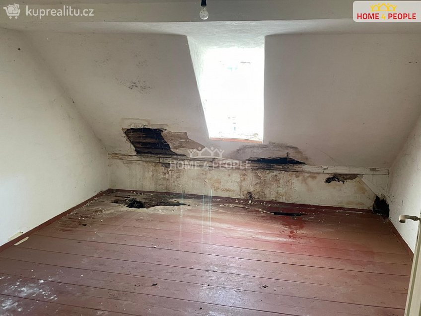 Prodej  rodinného domu 250 m^2 Gustava Geipela, Aš 