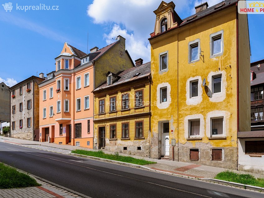 Prodej  rodinného domu 250 m^2 Gustava Geipela, Aš 