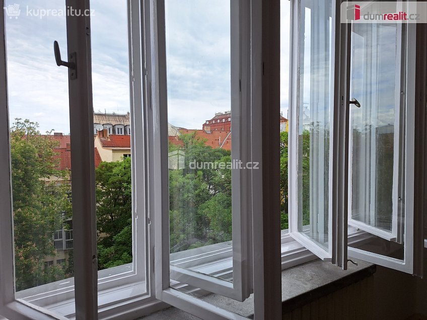 Pronájem bytu 1+kk 28 m^2 Jana Masaryka, Praha 2 