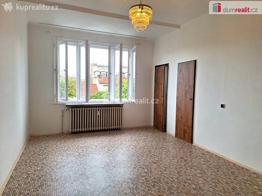 Pronájem bytu 1+kk 28 m^2 Jana Masaryka, Praha 2 