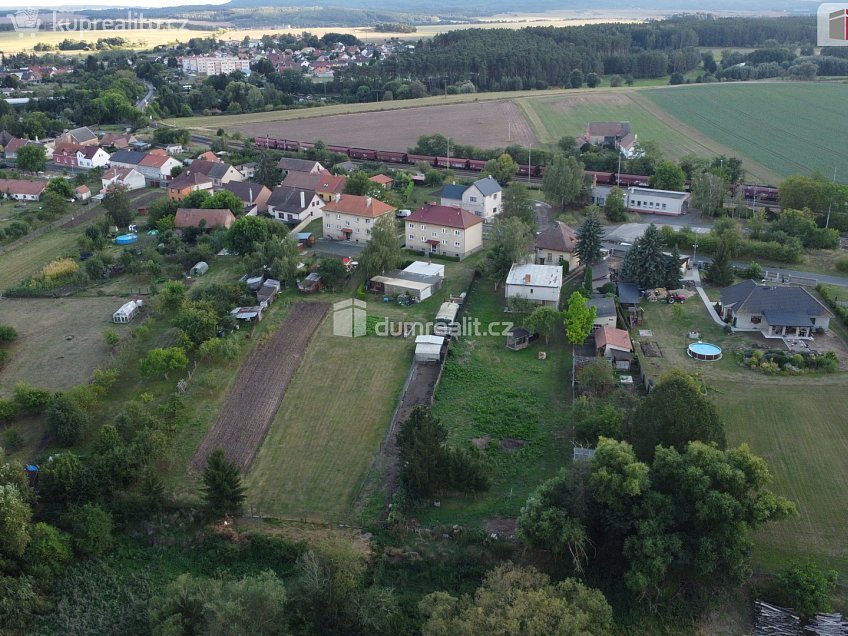 Prodej  stavebního pozemku 810 m^2 Nádražní, Vroutek 