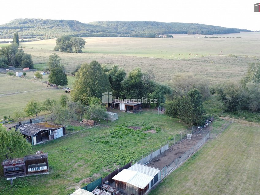 Prodej  stavebního pozemku 810 m^2 Nádražní, Vroutek 