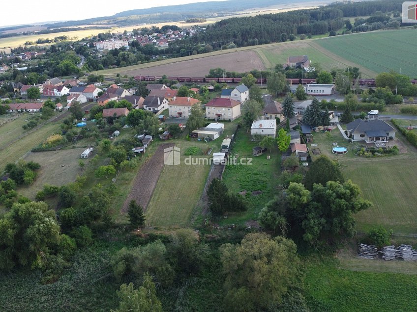 Prodej  stavebního pozemku 810 m^2 Nádražní, Vroutek 