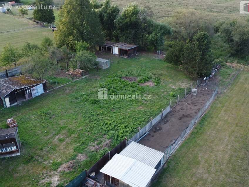 Prodej  stavebního pozemku 810 m^2 Nádražní, Vroutek 